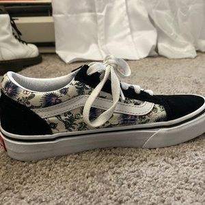 Size 2.5 for girls good condition